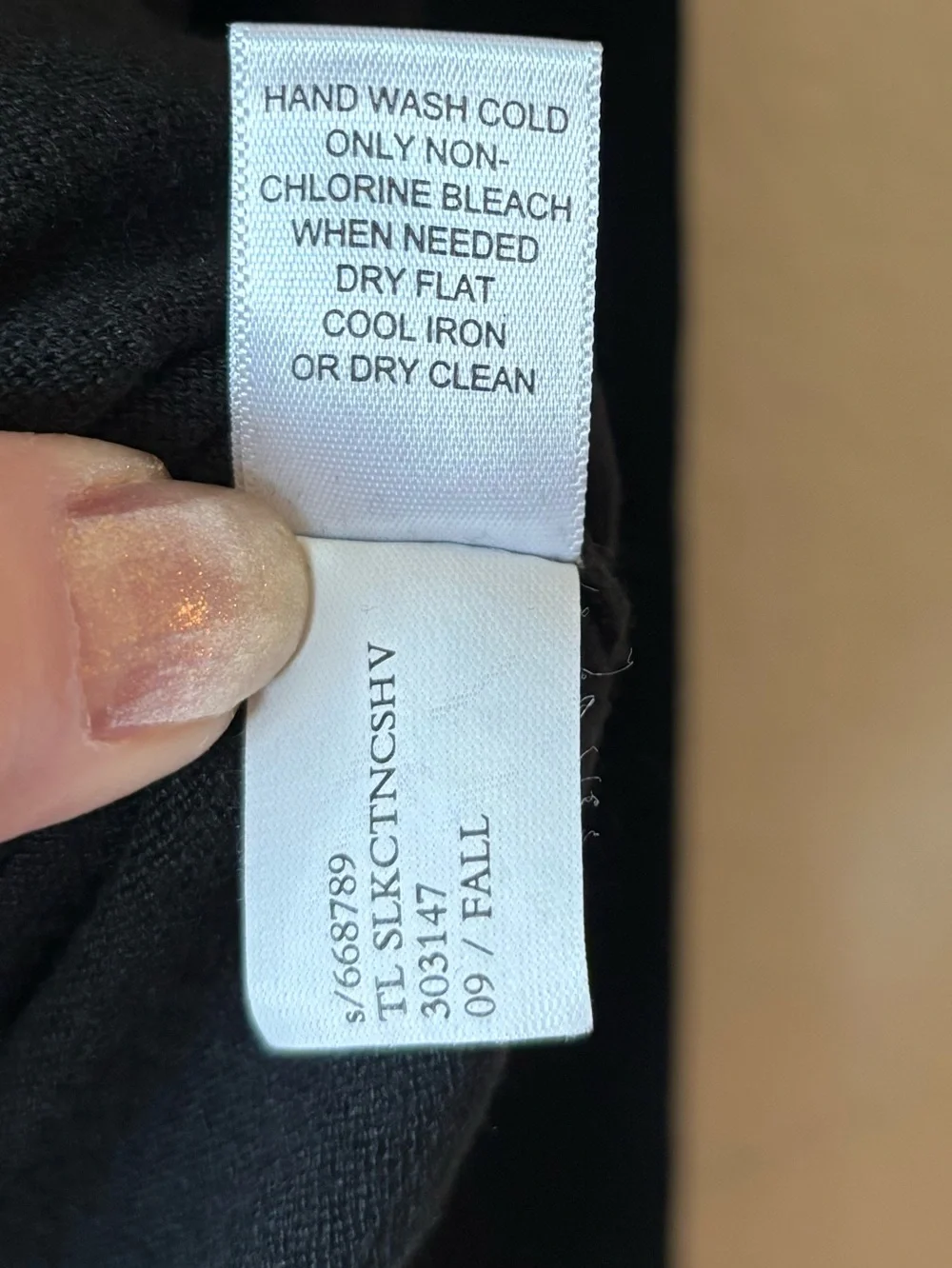 Banana Republic Luxury Blend Black V-Neck Sweater – Silk, Cotton& Cashmere L
